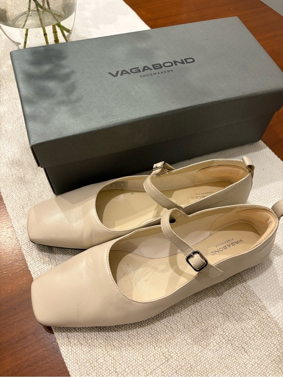 Vagabond Shoes - Vagabond Cream Leather Mary Janes